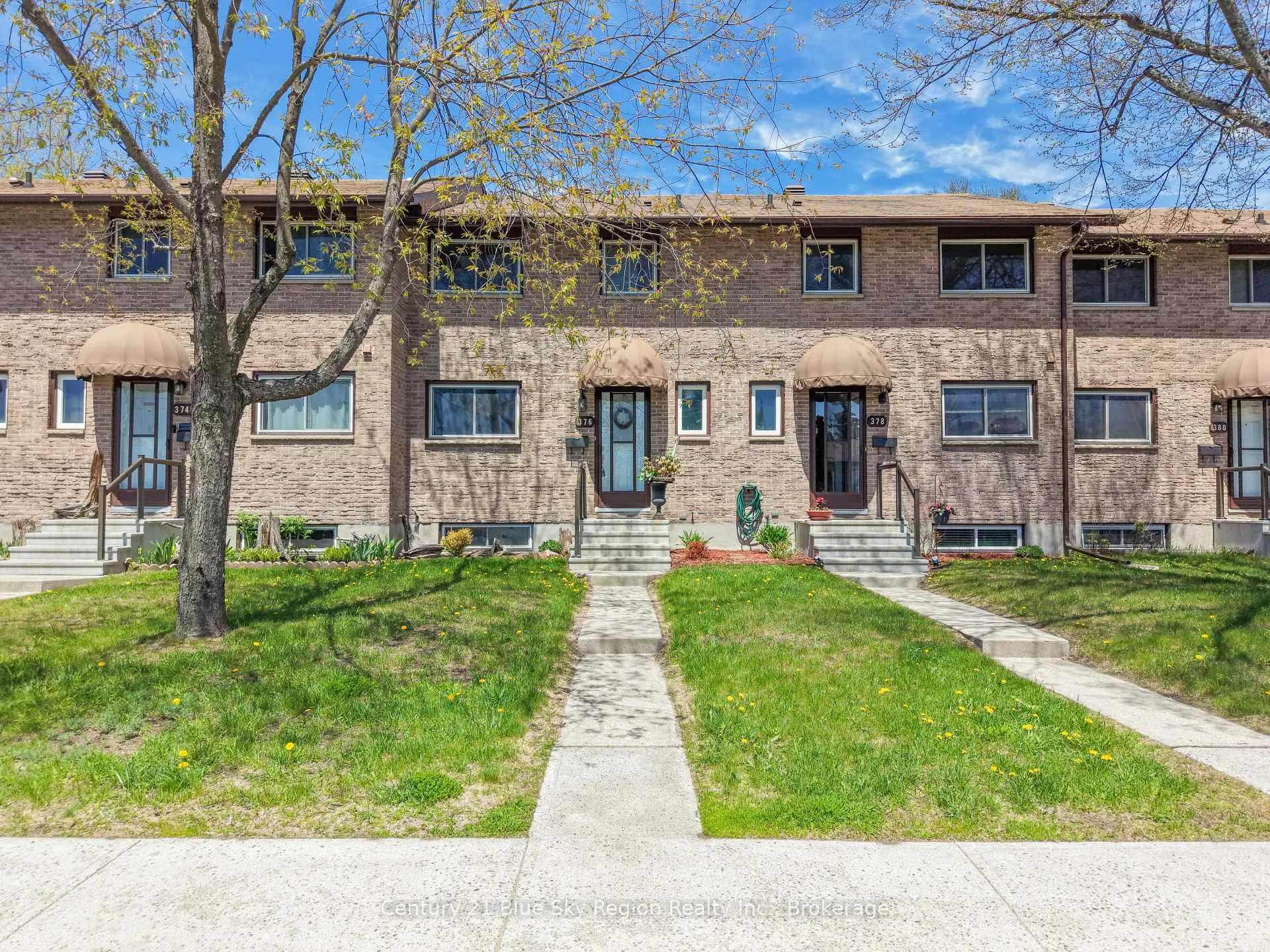 Photo 3 of 376 Wickstead Avenue, North Bay, Birchaven — HOMEH