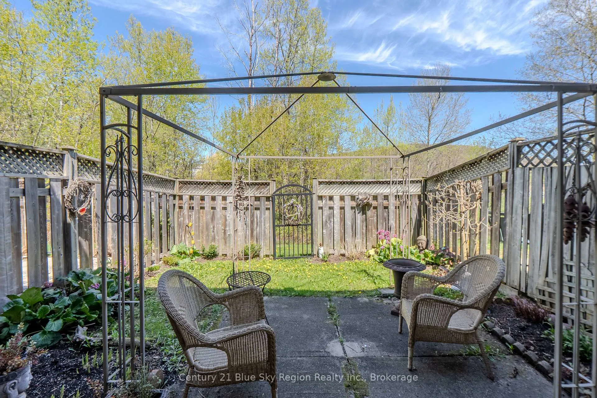 Photo 12 of 376 Wickstead Avenue, North Bay, Birchaven — HOMEH