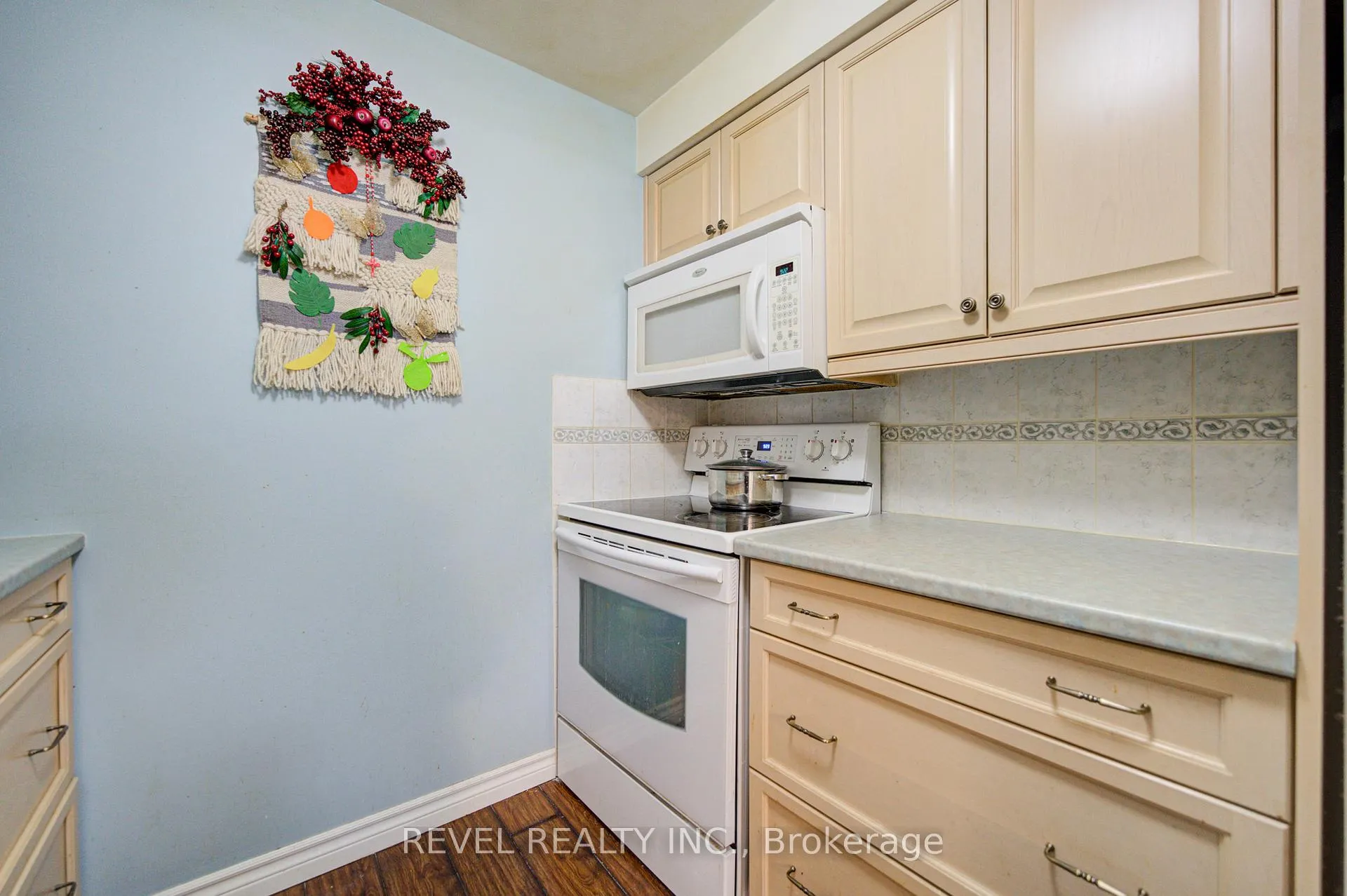 Photo 10 of Unit 212, 1655 Pickering Parkway, Pickering, Woodlands — HOMEH