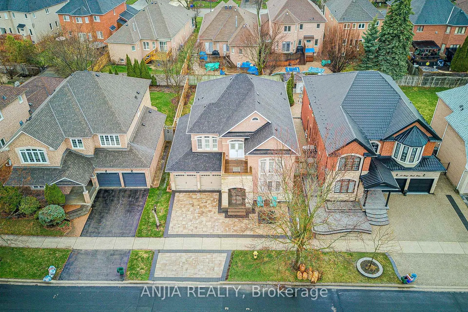 Photo 4 of 89 Rouge Bank Drive, Markham, Legacy — HOMEH