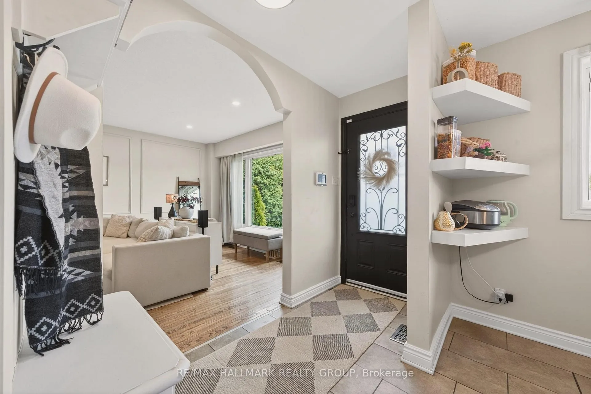 Photo 3 of 1081 Foley Avenue, Ottawa, Elmvale Acres/Urbandale — HOMEH