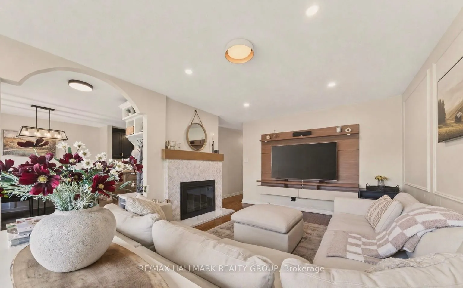 Photo 5 of 1081 Foley Avenue, Ottawa, Elmvale Acres/Urbandale — HOMEH