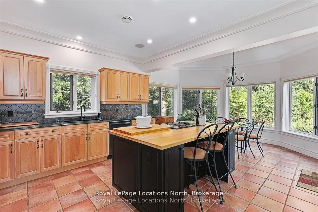 Photo 12 of 6 Alpine Court, Collingwood — HOMEH