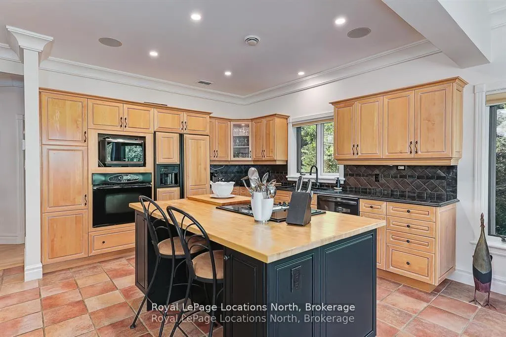 Photo 13 of 6 Alpine Court, Collingwood — HOMEH