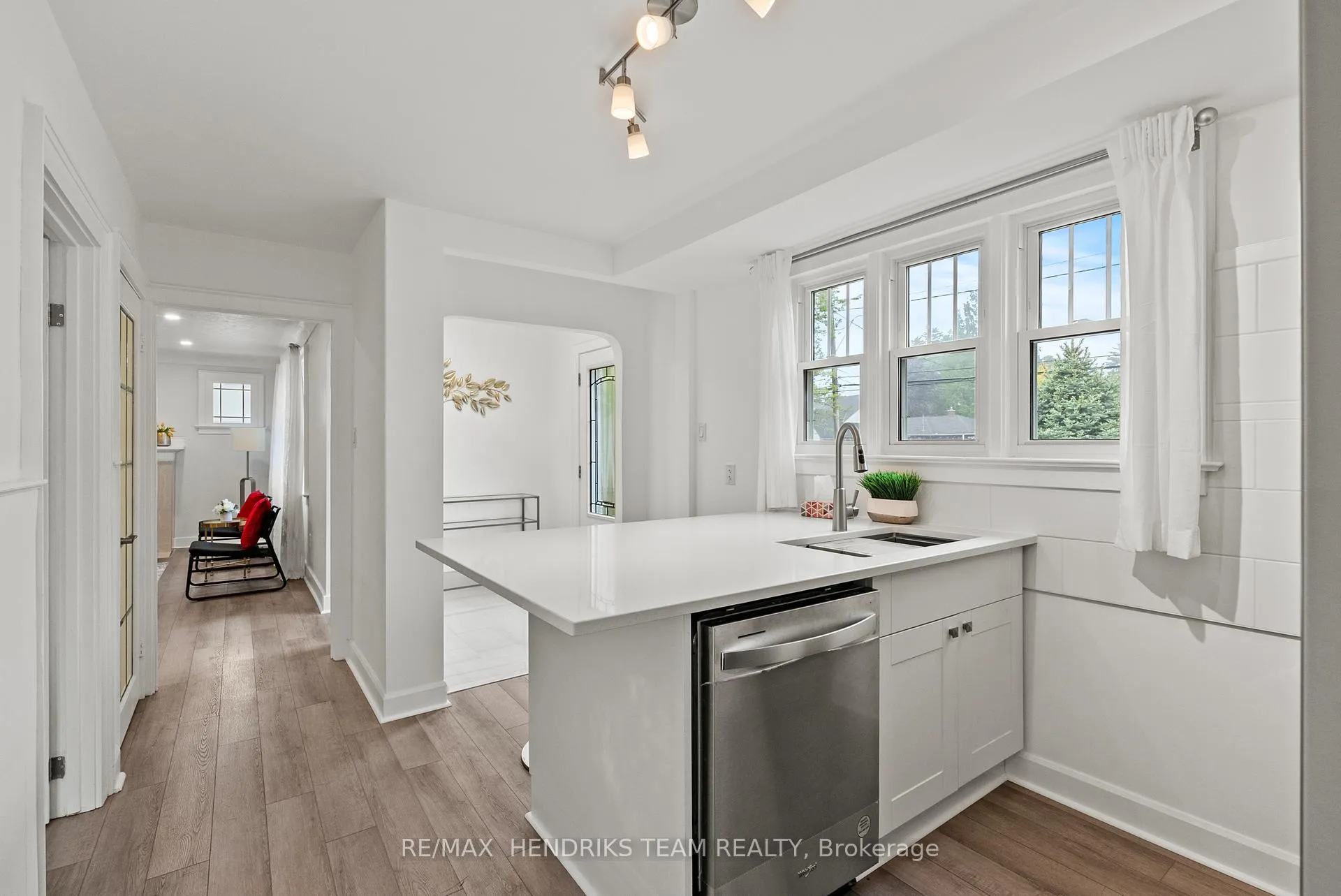 Photo 11 of 540 Niagara Street, St. Catharines, Vine/Linwell — HOMEH