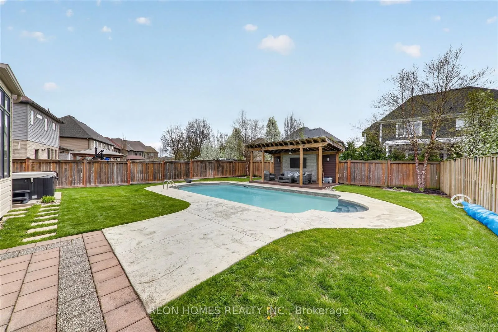 Photo 31 of 2192 Callingham Drive, London, North R — HOMEH