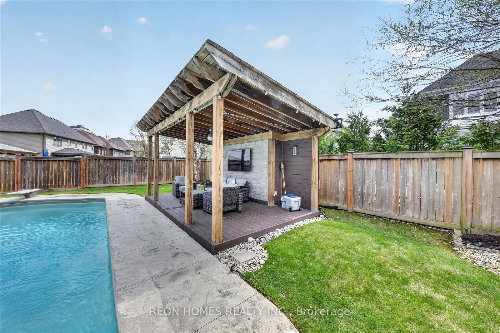 Photo 32 of 2192 Callingham Drive, London, North R — HOMEH