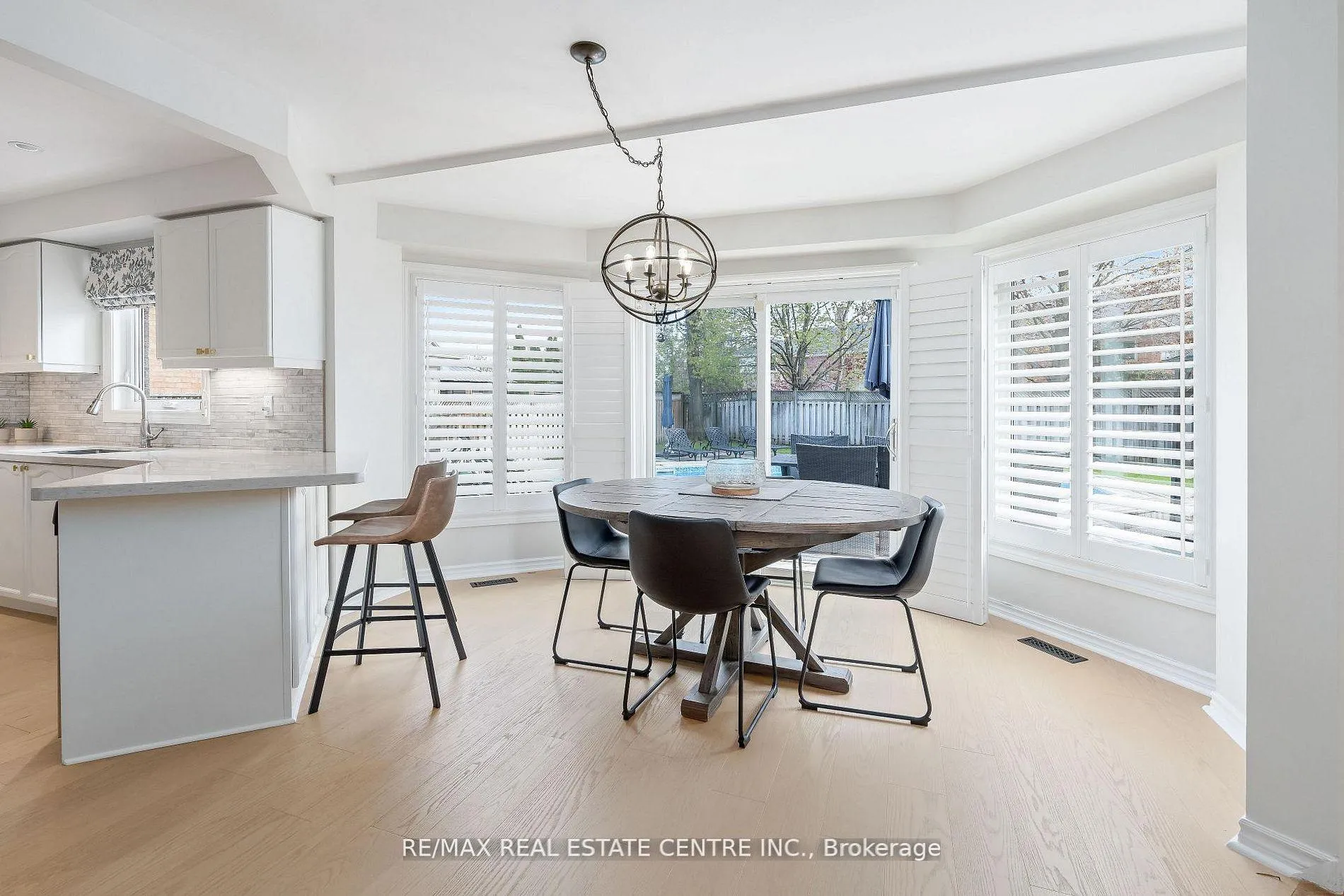 Photo 5 of 20 Nixon Crescent, Halton Hills, Georgetown — HOMEH