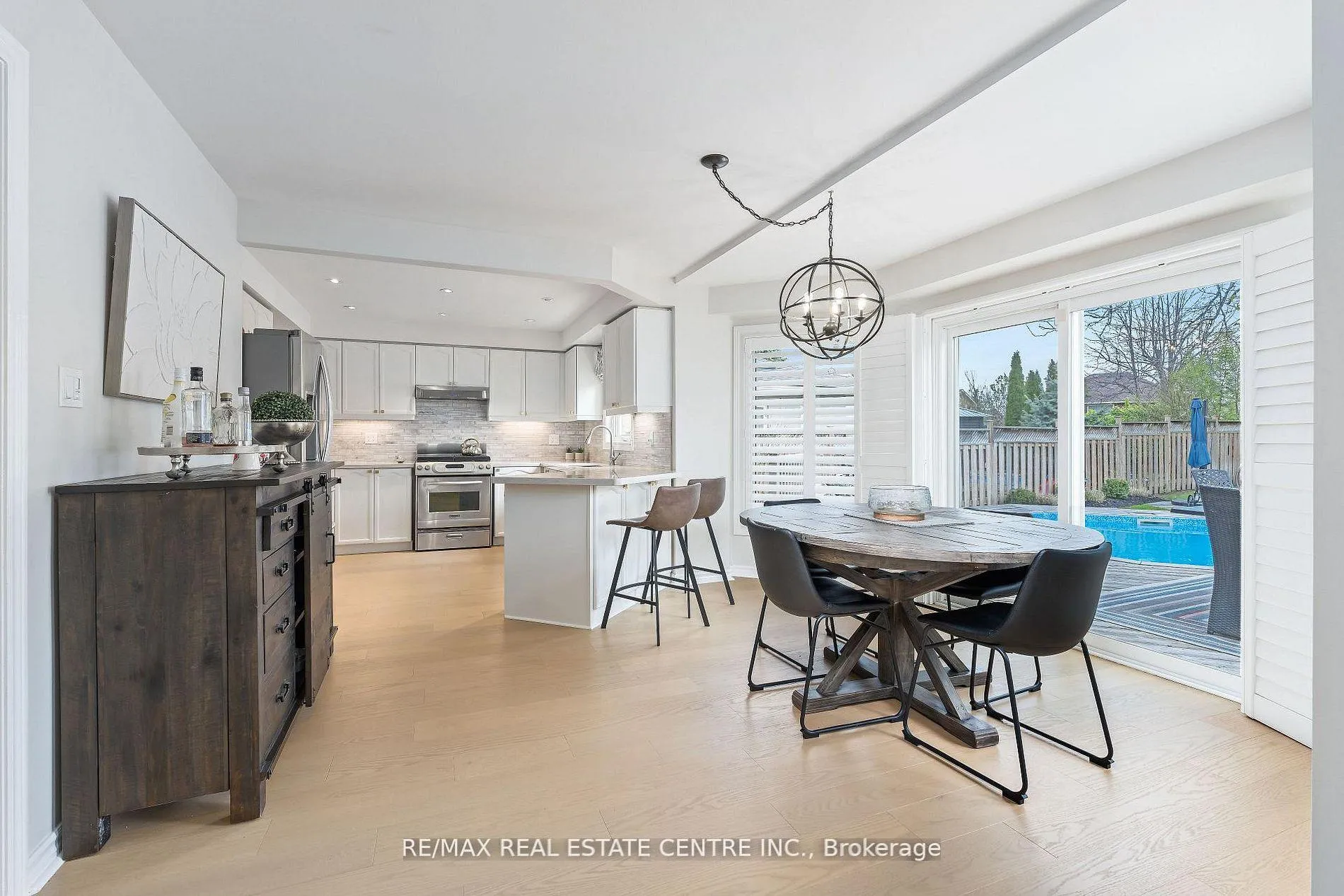 Photo 6 of 20 Nixon Crescent, Halton Hills, Georgetown — HOMEH