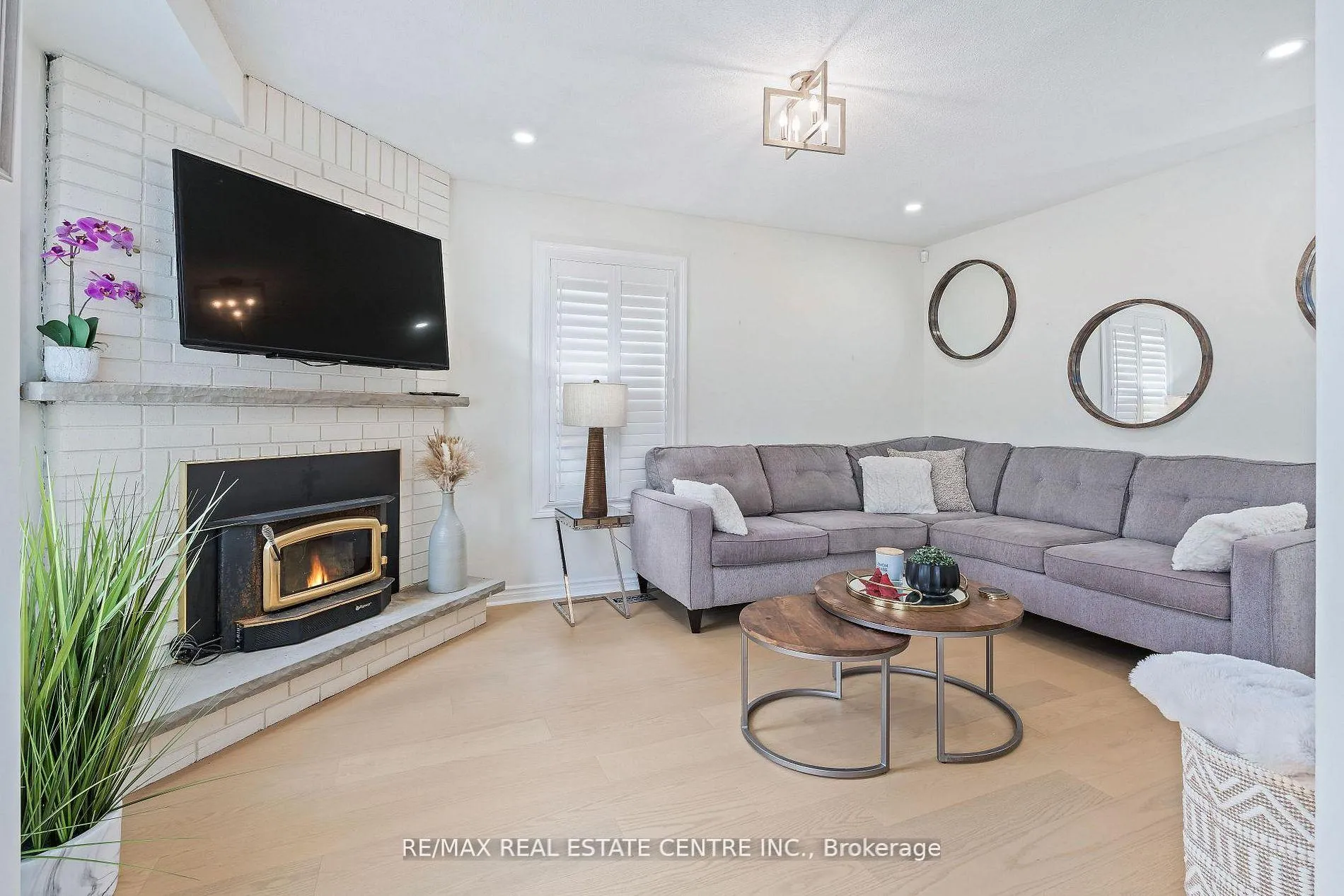 Photo 9 of 20 Nixon Crescent, Halton Hills, Georgetown — HOMEH