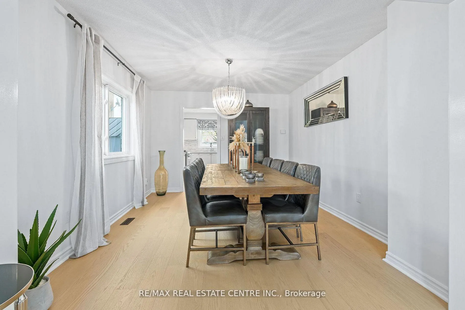 Photo 10 of 20 Nixon Crescent, Halton Hills, Georgetown — HOMEH