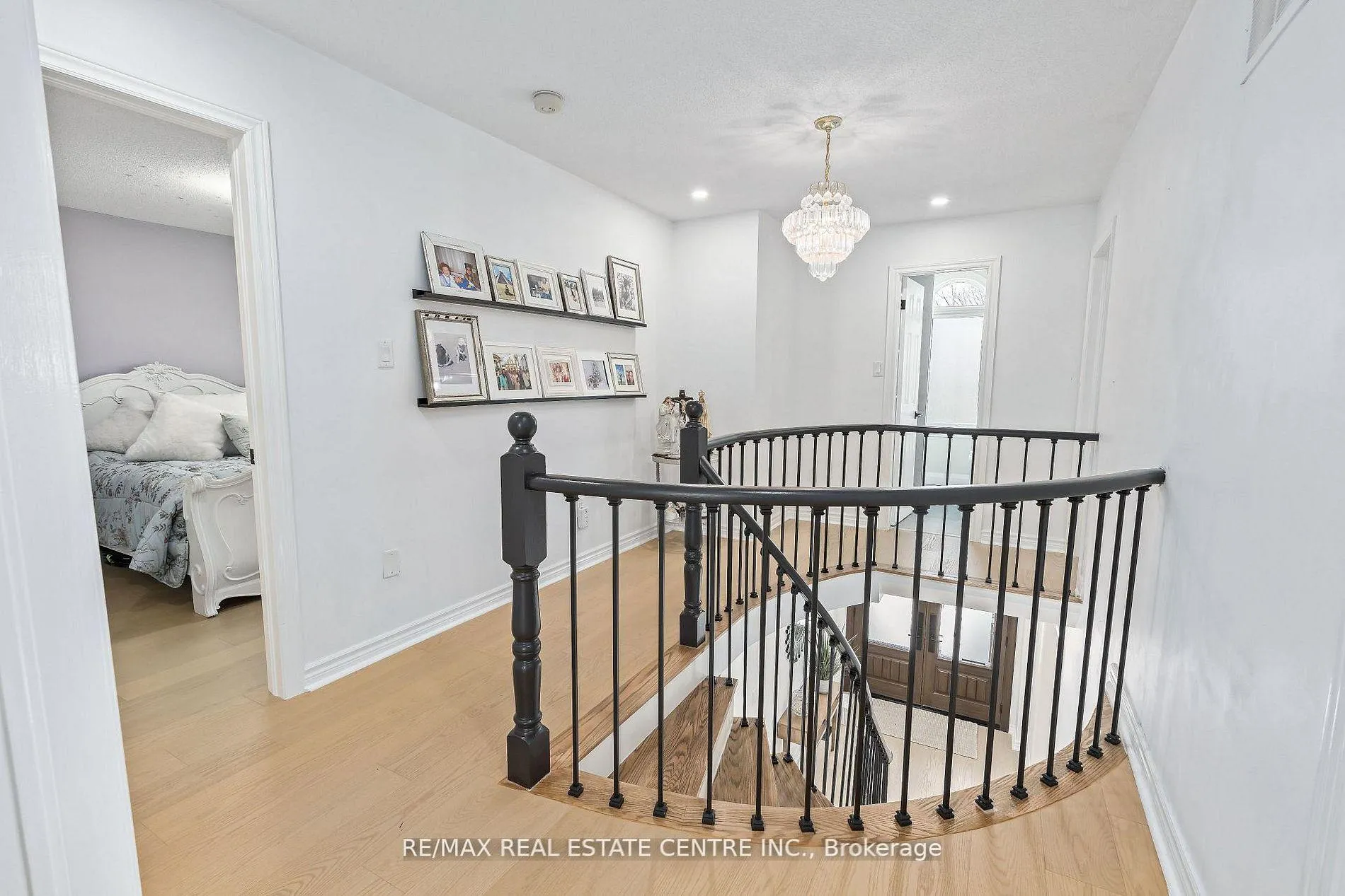 Photo 14 of 20 Nixon Crescent, Halton Hills, Georgetown — HOMEH