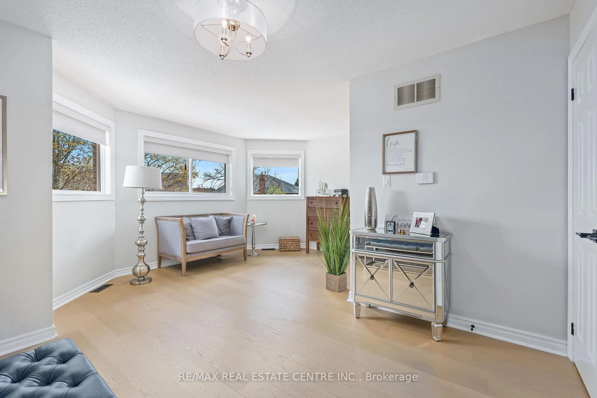 Photo 24 of 20 Nixon Crescent, Halton Hills, Georgetown — HOMEH