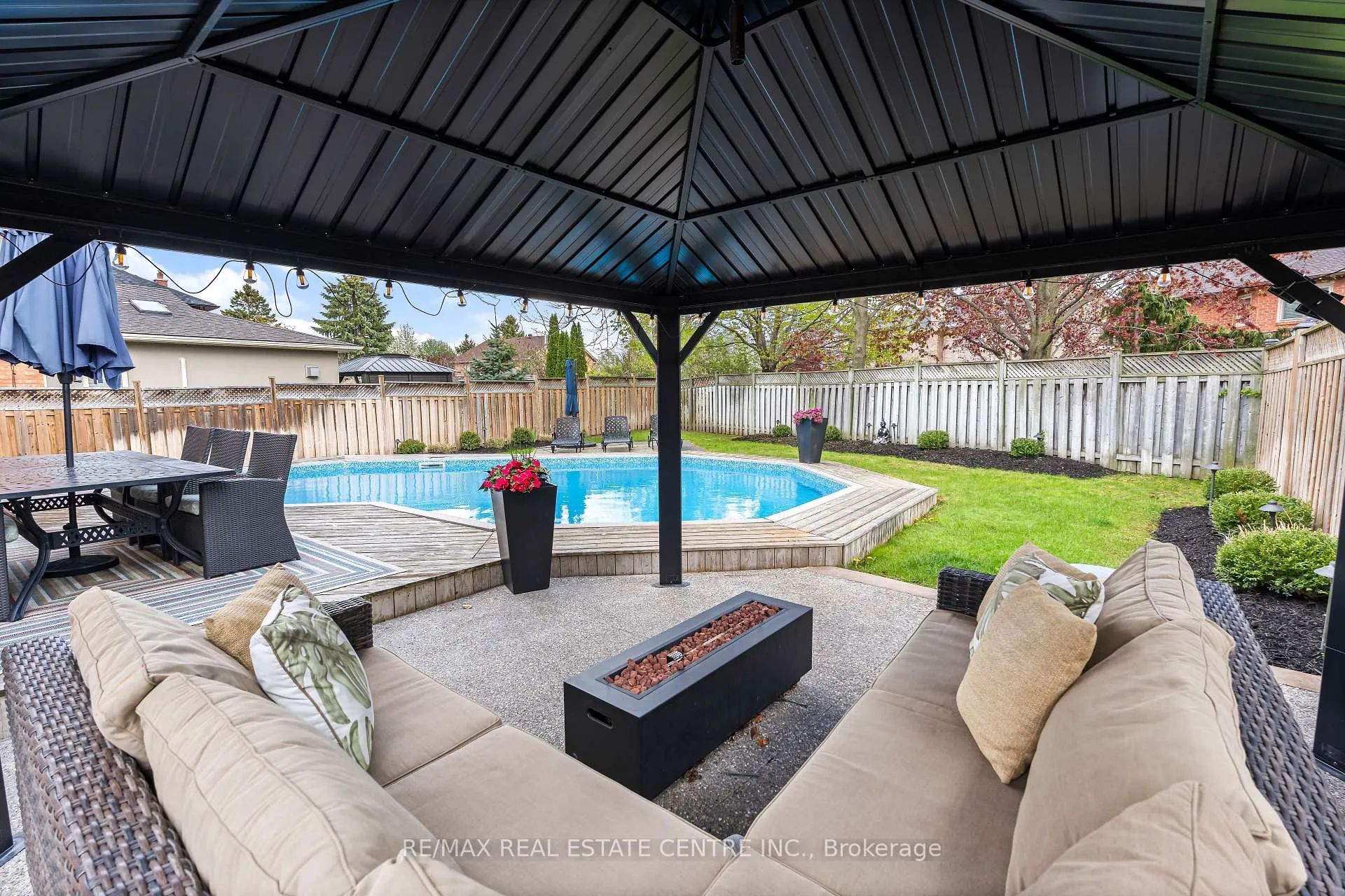 Photo 46 of 20 Nixon Crescent, Halton Hills, Georgetown — HOMEH