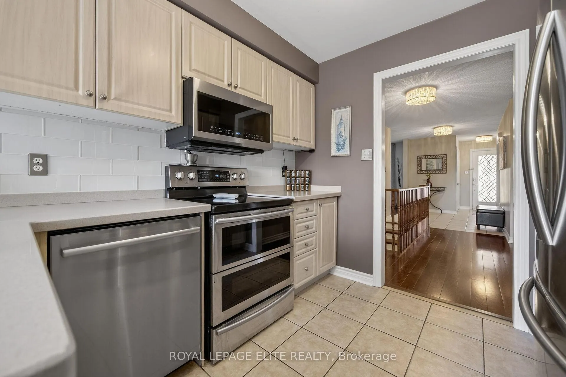 Photo 14 of 155 Pringle Drive, Barrie, Edgehill Drive — HOMEH