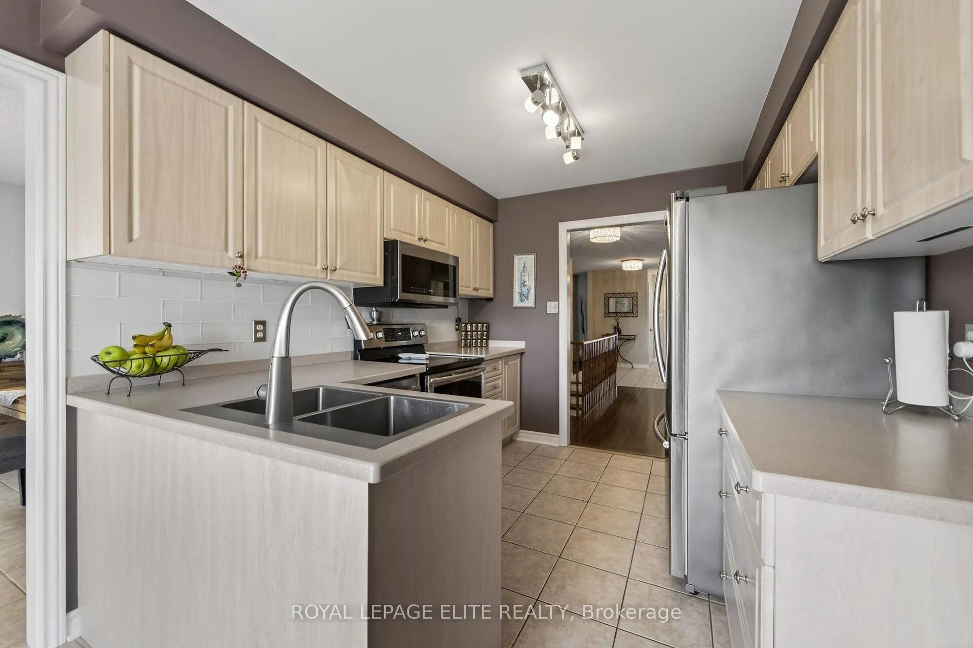 Photo 15 of 155 Pringle Drive, Barrie, Edgehill Drive — HOMEH
