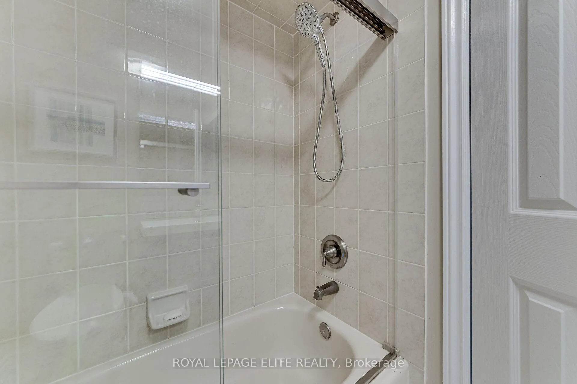 Photo 28 of 155 Pringle Drive, Barrie, Edgehill Drive — HOMEH