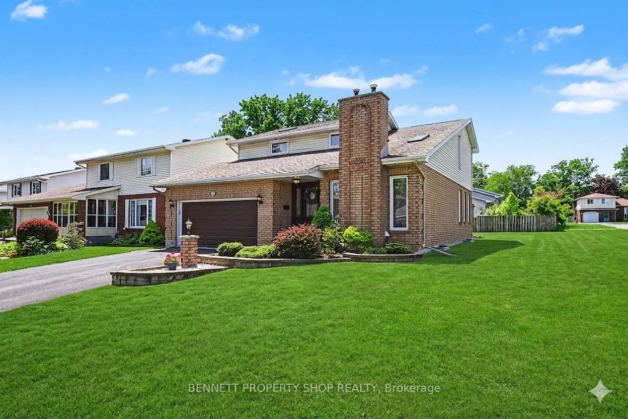 Photo 2 of 875 Kenyon Crescent, Cornwall — HOMEH