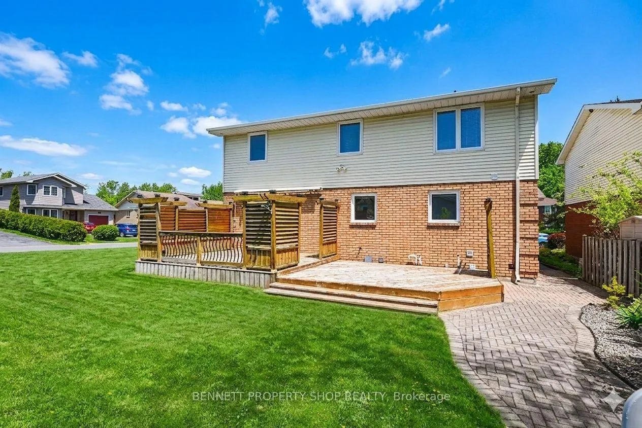 Photo 16 of 875 Kenyon Crescent, Cornwall — HOMEH