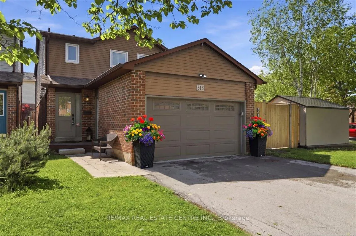 Front of 315 Woodlawn Crescent