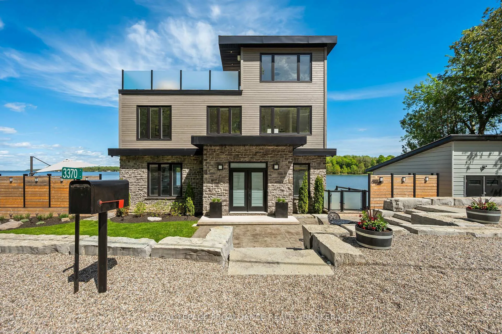 Photo 2 of 3370 Loughborough Drive, Kingston, City North of 401 — HOMEH