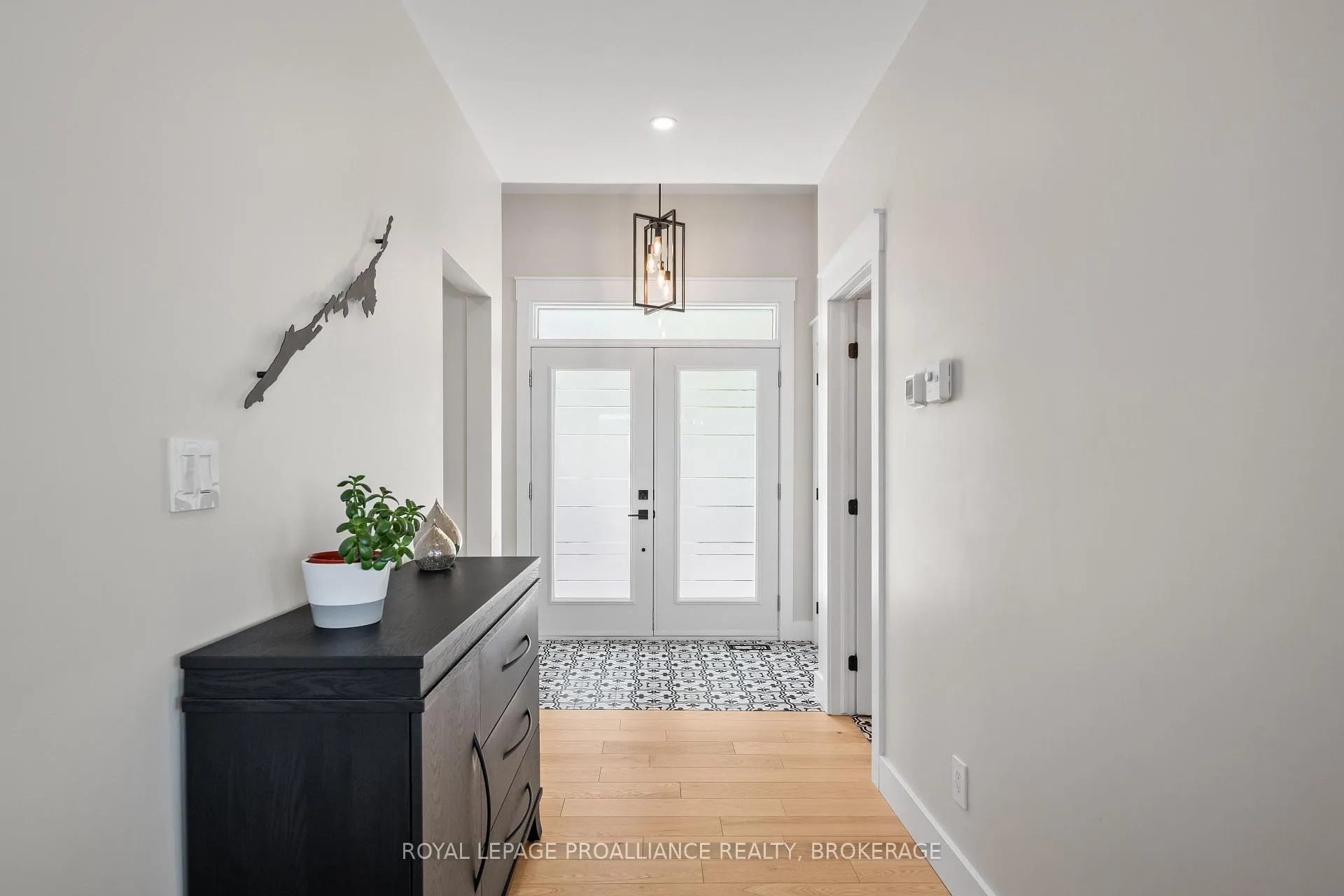 Photo 4 of 3370 Loughborough Drive, Kingston, City North of 401 — HOMEH