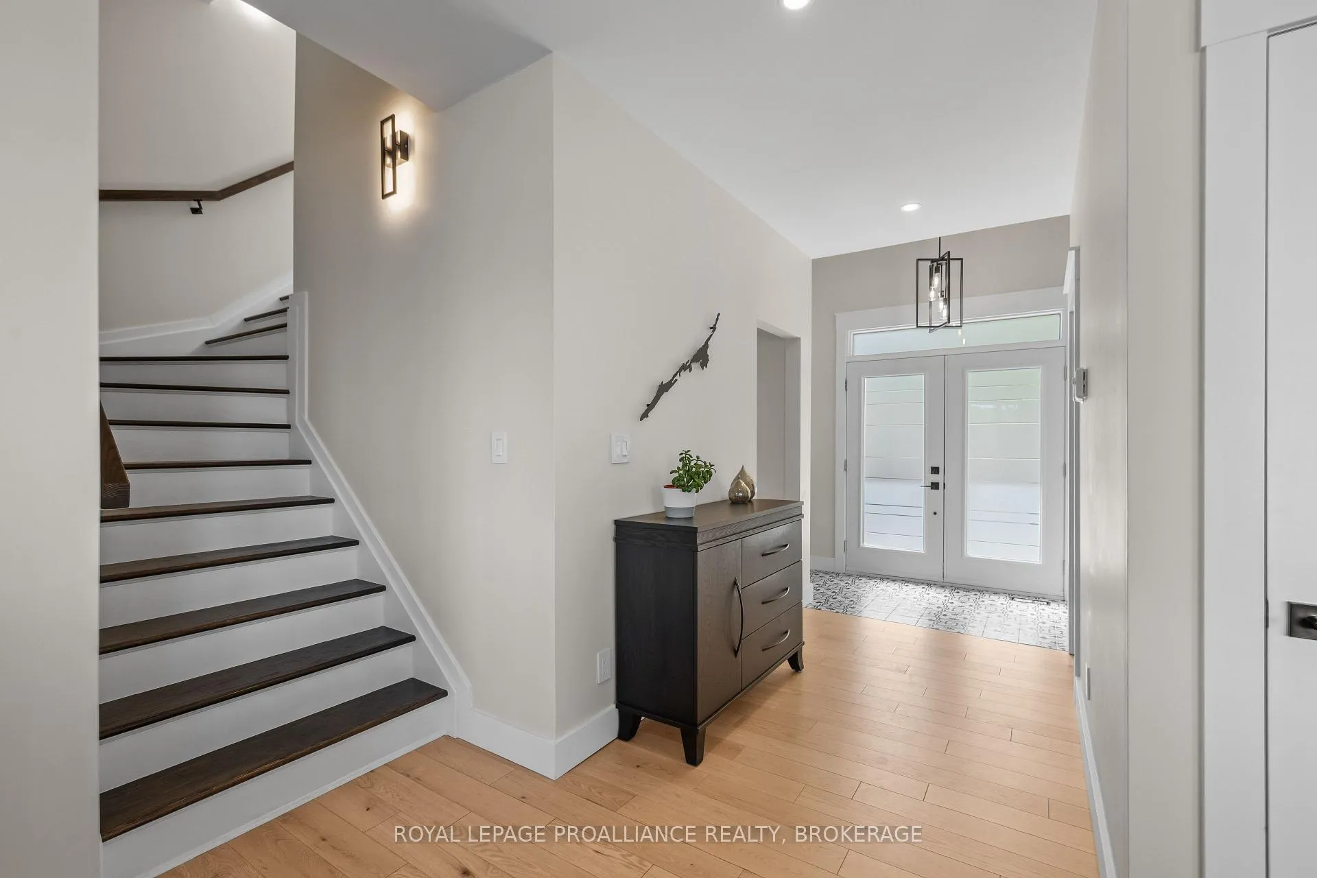 Photo 6 of 3370 Loughborough Drive, Kingston, City North of 401 — HOMEH