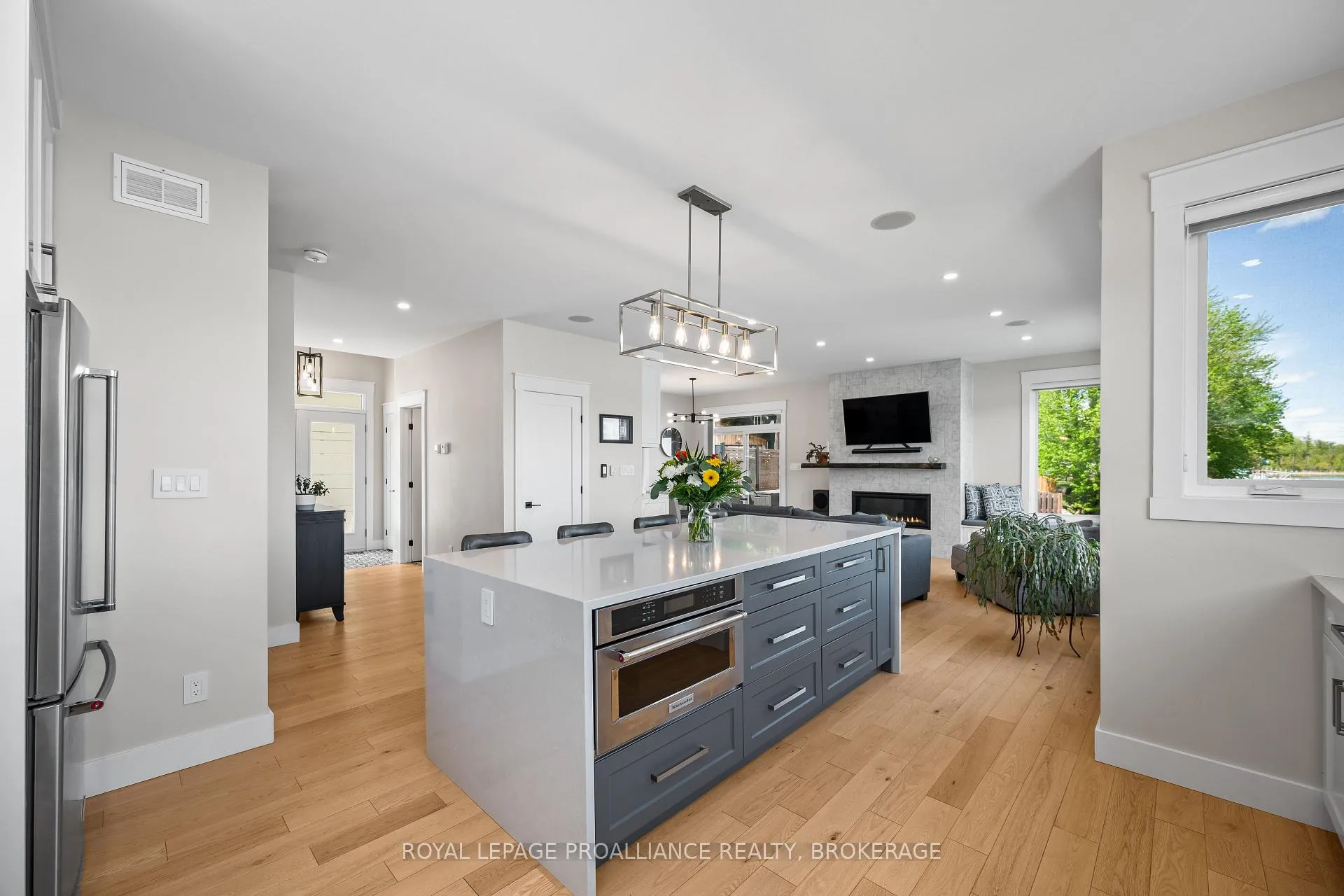 Photo 10 of 3370 Loughborough Drive, Kingston, City North of 401 — HOMEH