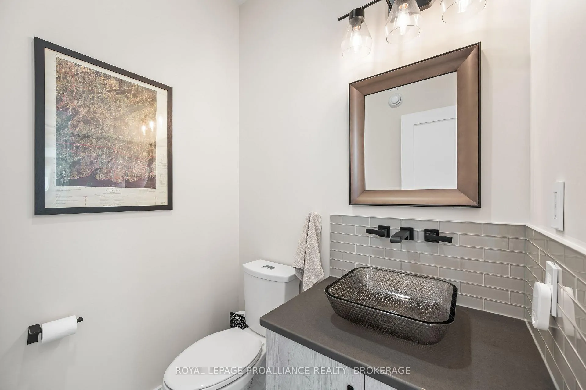 Photo 13 of 3370 Loughborough Drive, Kingston, City North of 401 — HOMEH