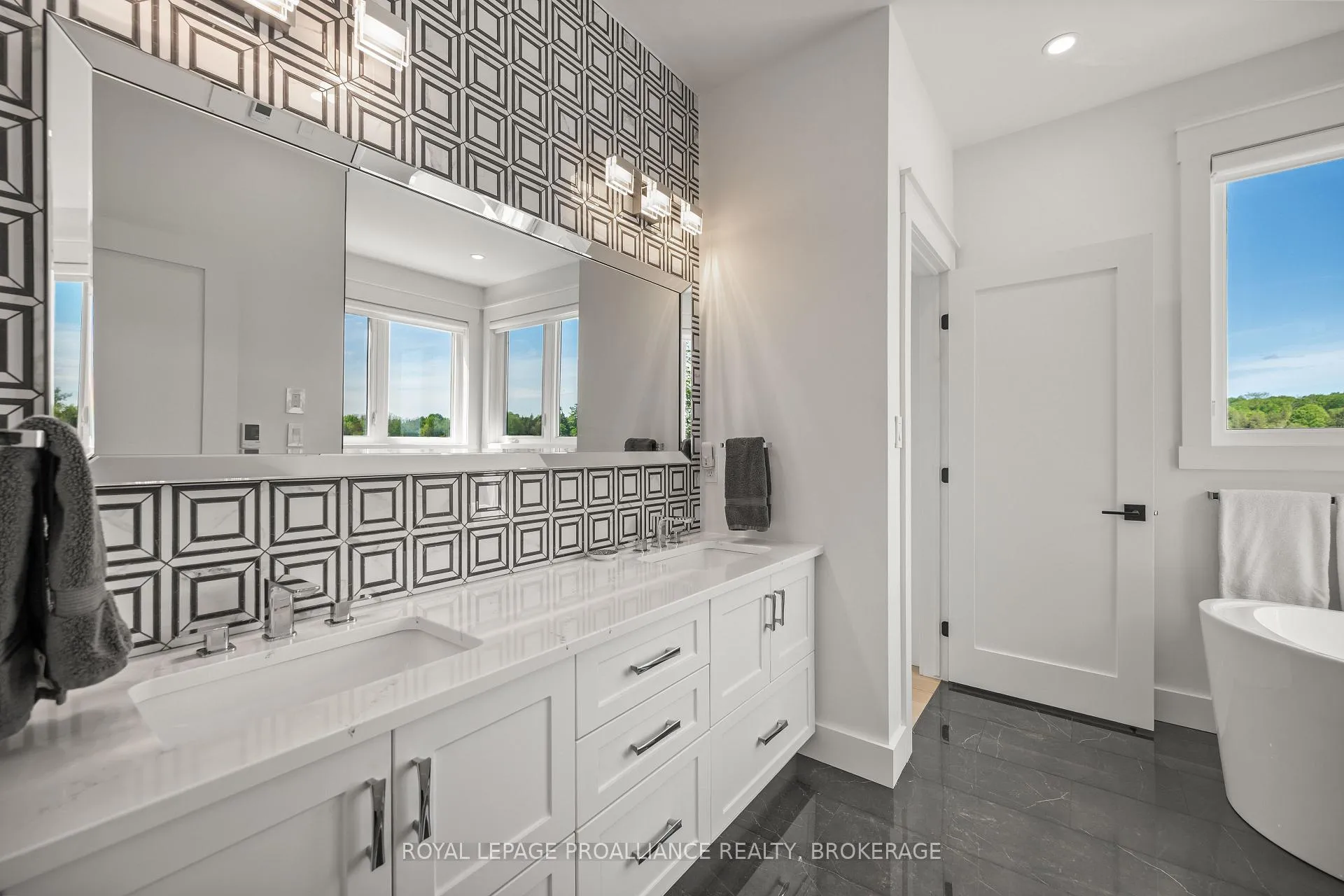 Photo 22 of 3370 Loughborough Drive, Kingston, City North of 401 — HOMEH