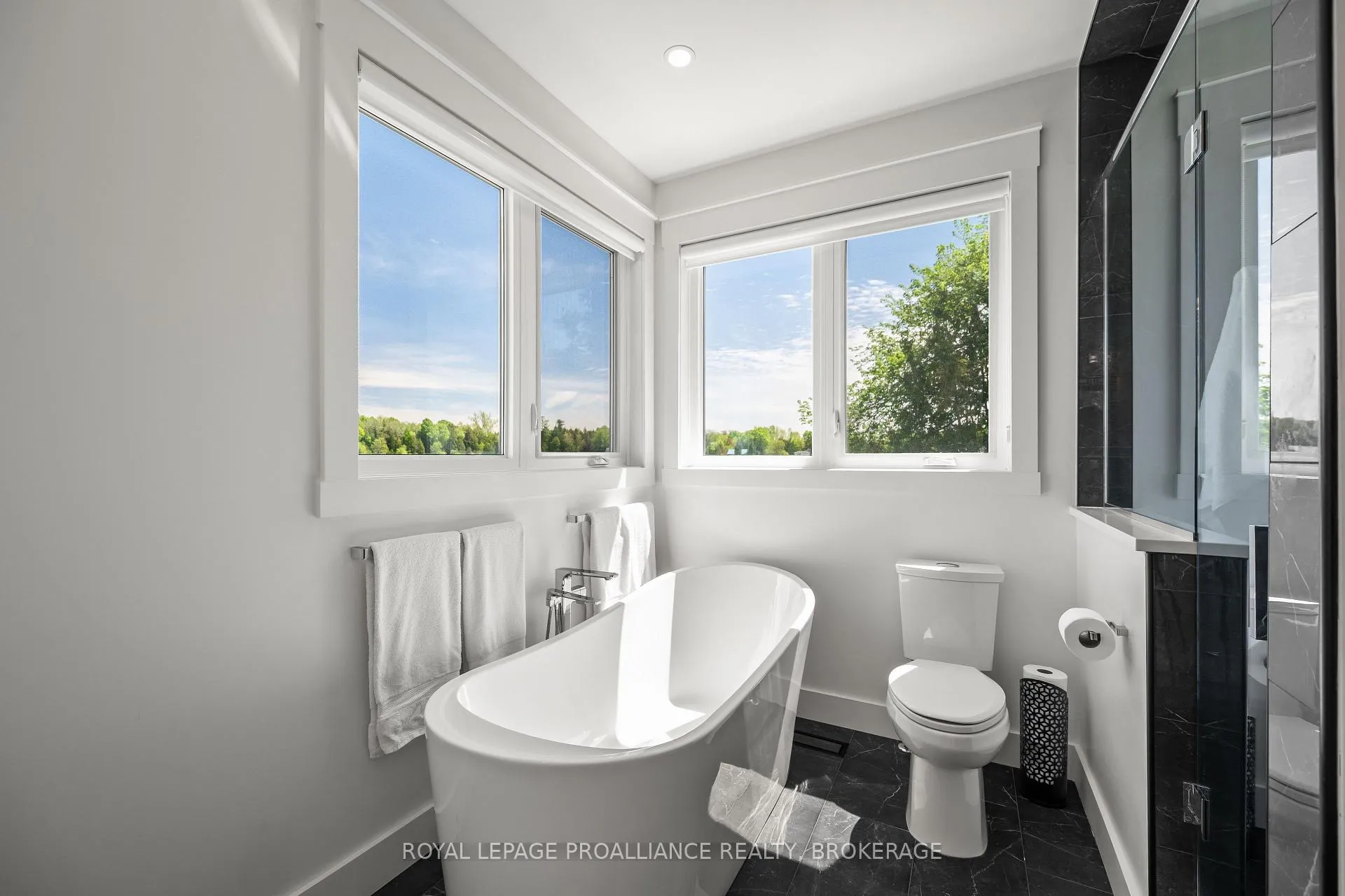 Photo 23 of 3370 Loughborough Drive, Kingston, City North of 401 — HOMEH