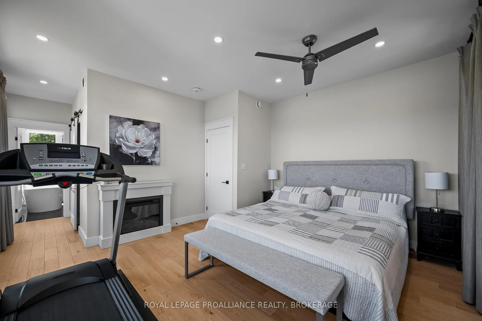 Photo 24 of 3370 Loughborough Drive, Kingston, City North of 401 — HOMEH