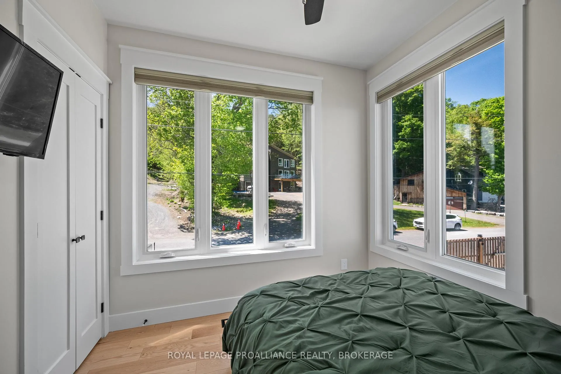 Photo 32 of 3370 Loughborough Drive, Kingston, City North of 401 — HOMEH