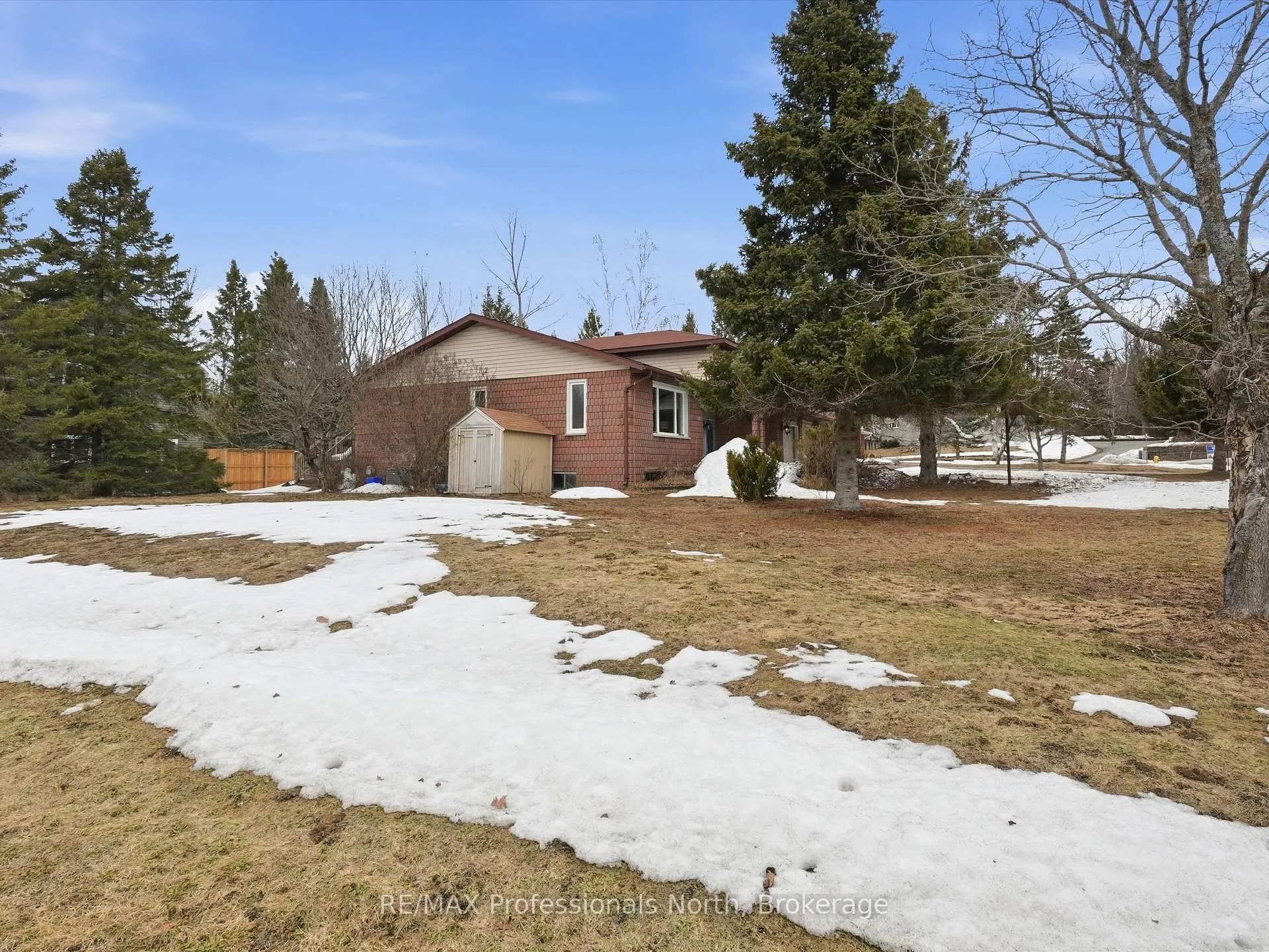Photo 3 of 1 Glendale Road, Bracebridge, Monck (Bracebridge) — HOMEH