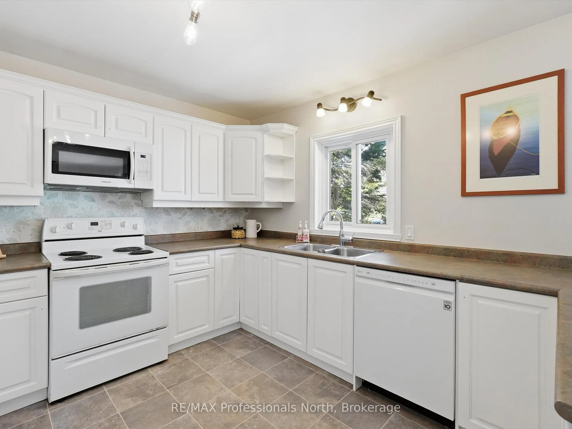 Photo 12 of 1 Glendale Road, Bracebridge, Monck (Bracebridge) — HOMEH