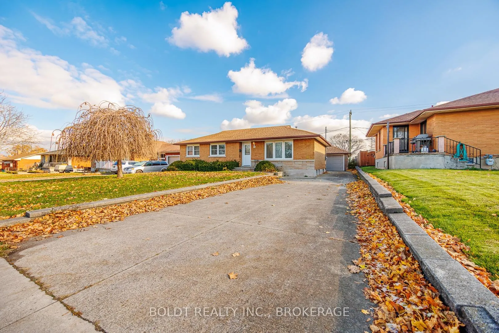 Photo 2 of 24 Winslow Crescent, Thorold, Thorold Downtown — HOMEH