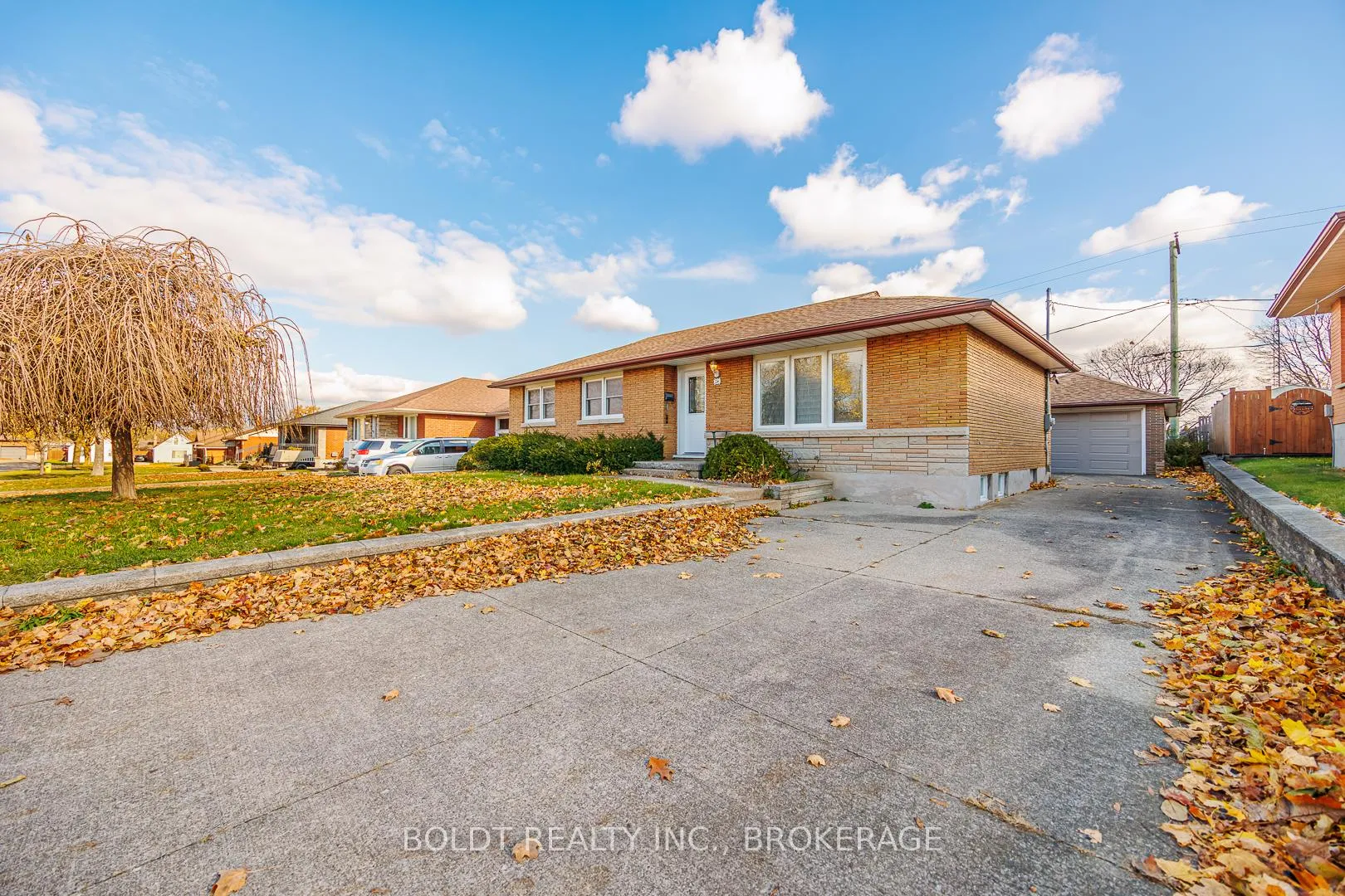Photo 3 of 24 Winslow Crescent, Thorold, Thorold Downtown — HOMEH
