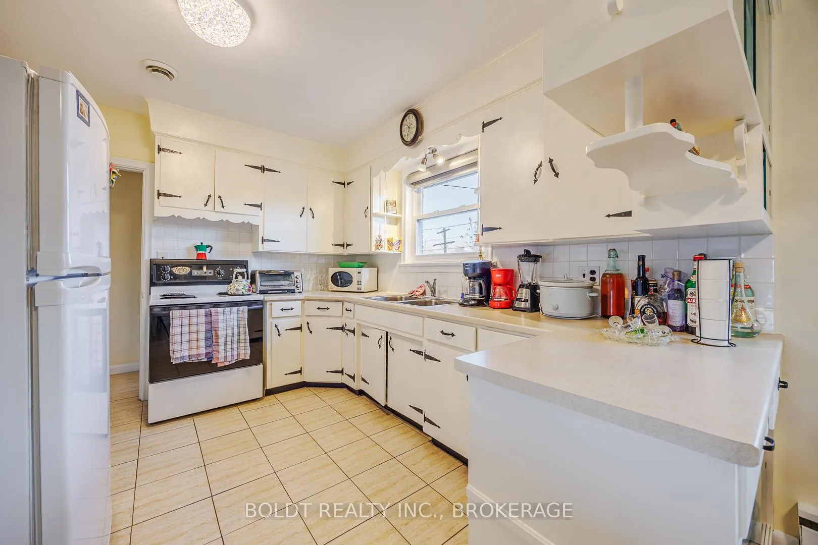 Photo 5 of 24 Winslow Crescent, Thorold, Thorold Downtown — HOMEH