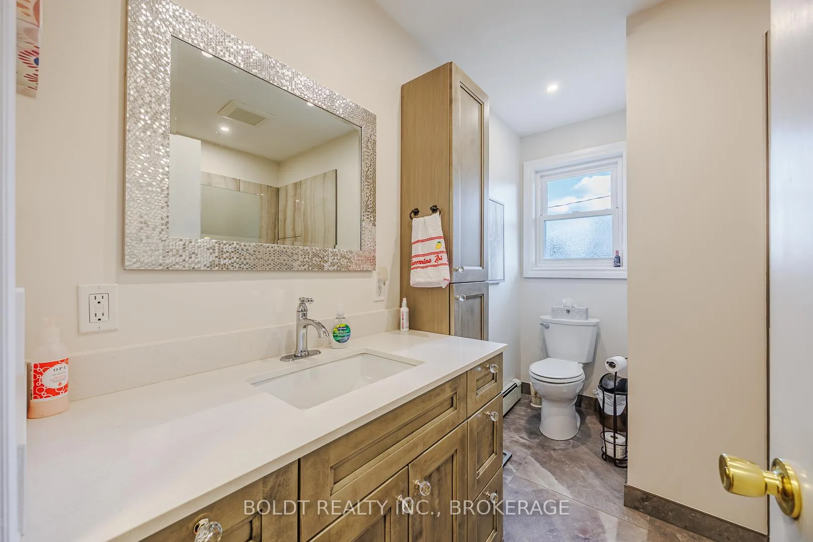 Photo 13 of 24 Winslow Crescent, Thorold, Thorold Downtown — HOMEH