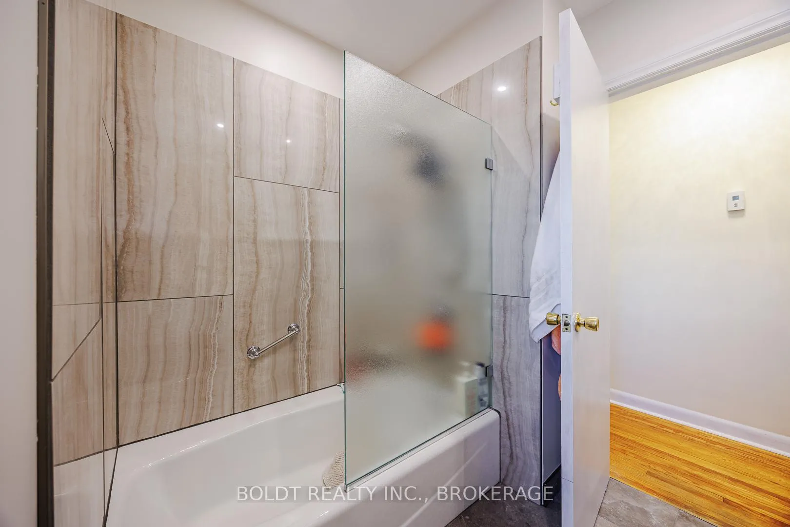 Photo 14 of 24 Winslow Crescent, Thorold, Thorold Downtown — HOMEH