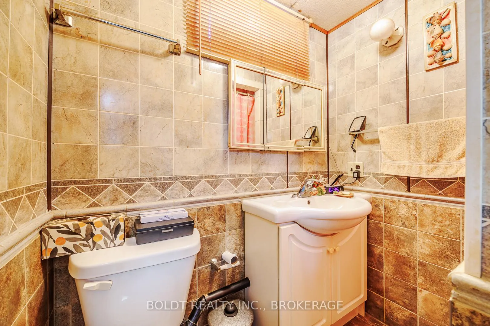 Photo 17 of 24 Winslow Crescent, Thorold, Thorold Downtown — HOMEH