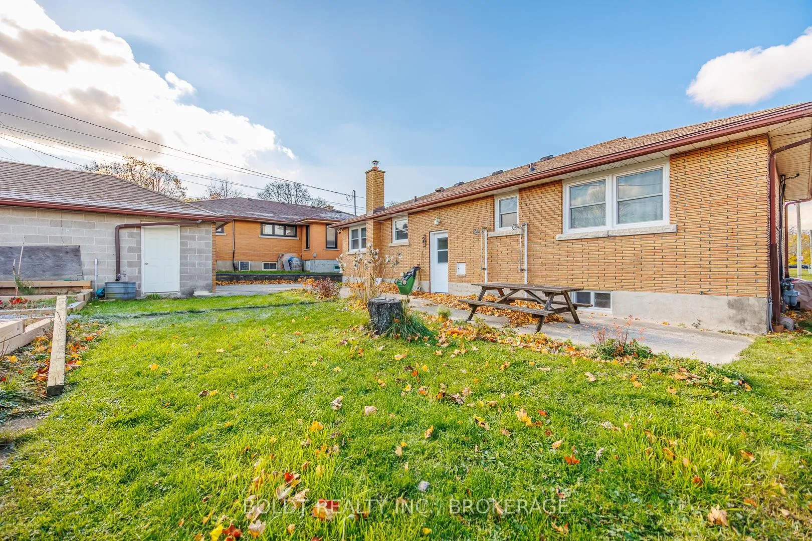 Photo 21 of 24 Winslow Crescent, Thorold, Thorold Downtown — HOMEH