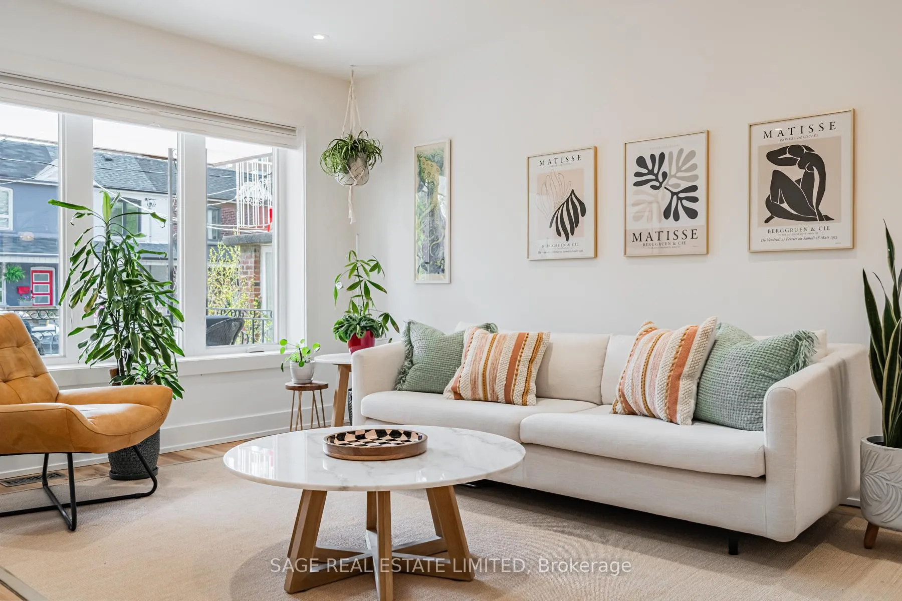 Photo 4 of 39A Uxbridge Avenue, Toronto, Weston-Pellam Park — HOMEH