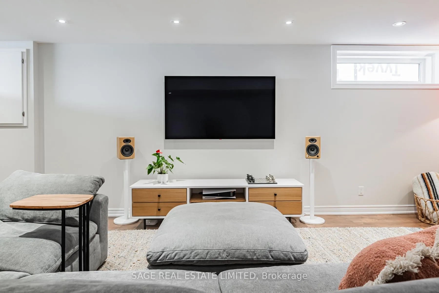 Photo 29 of 39A Uxbridge Avenue, Toronto, Weston-Pellam Park — HOMEH