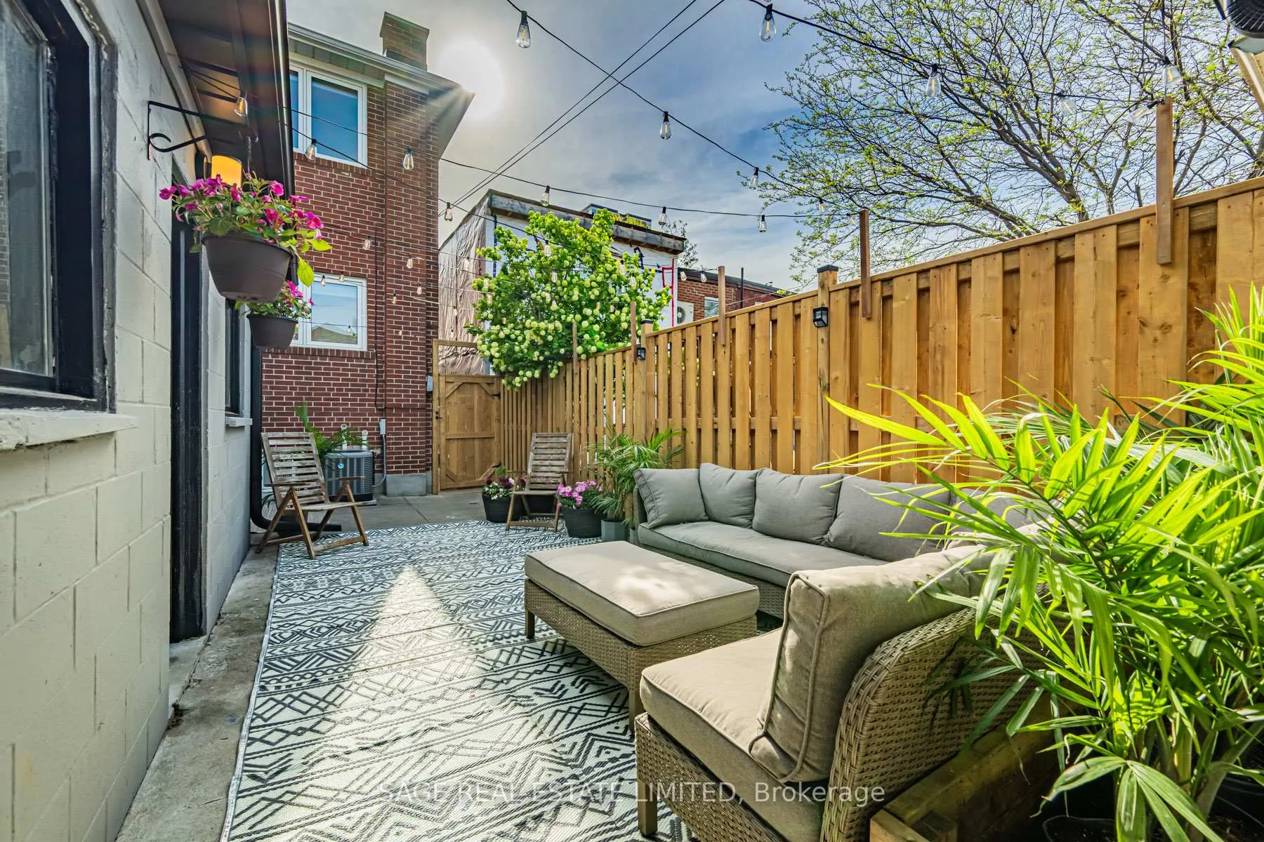 Photo 39 of 39A Uxbridge Avenue, Toronto, Weston-Pellam Park — HOMEH
