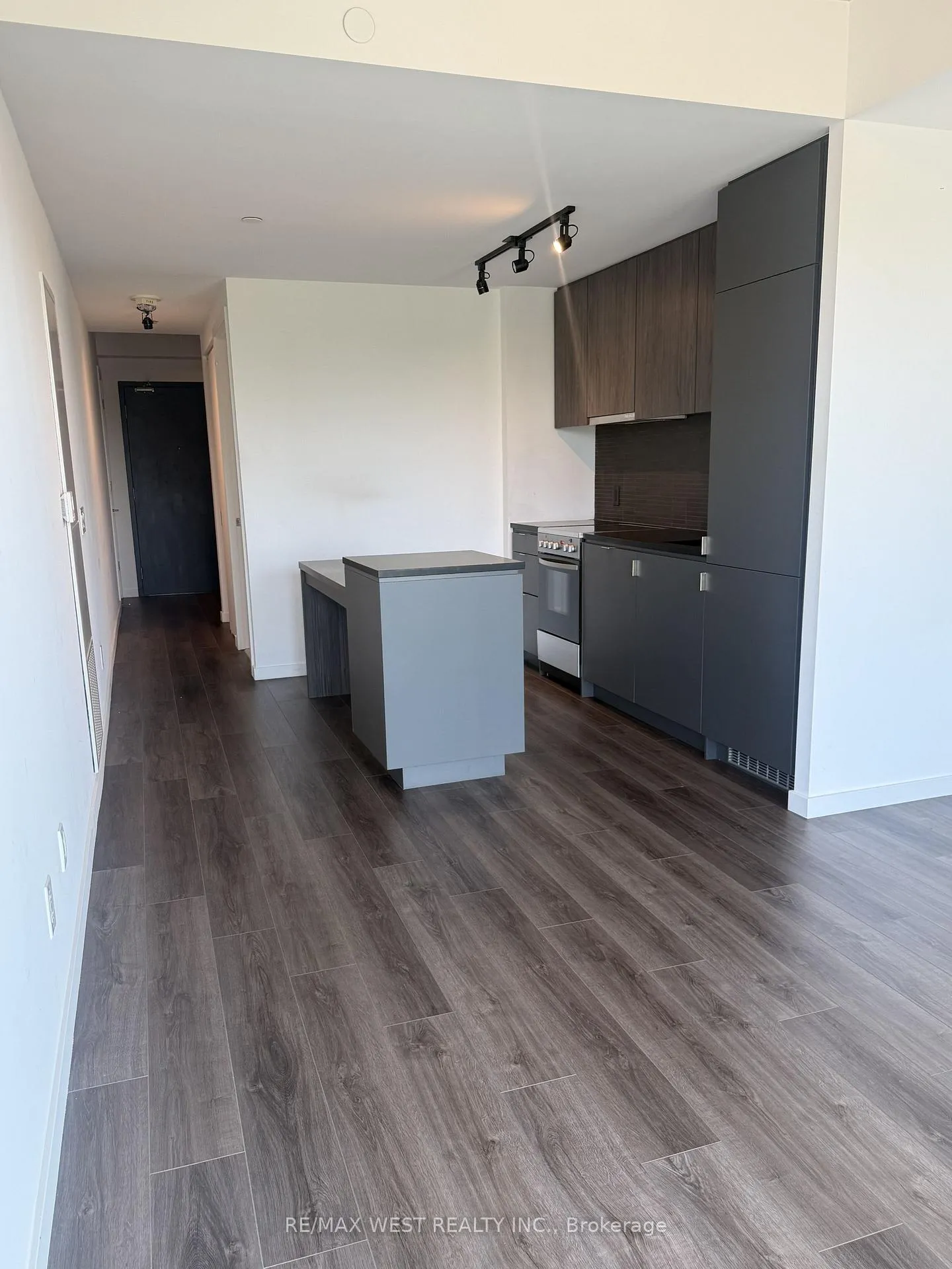 Photo 3 of Unit 407, 7 Smith Crescent, Etobicoke, Stonegate-Queensway — HOMEH