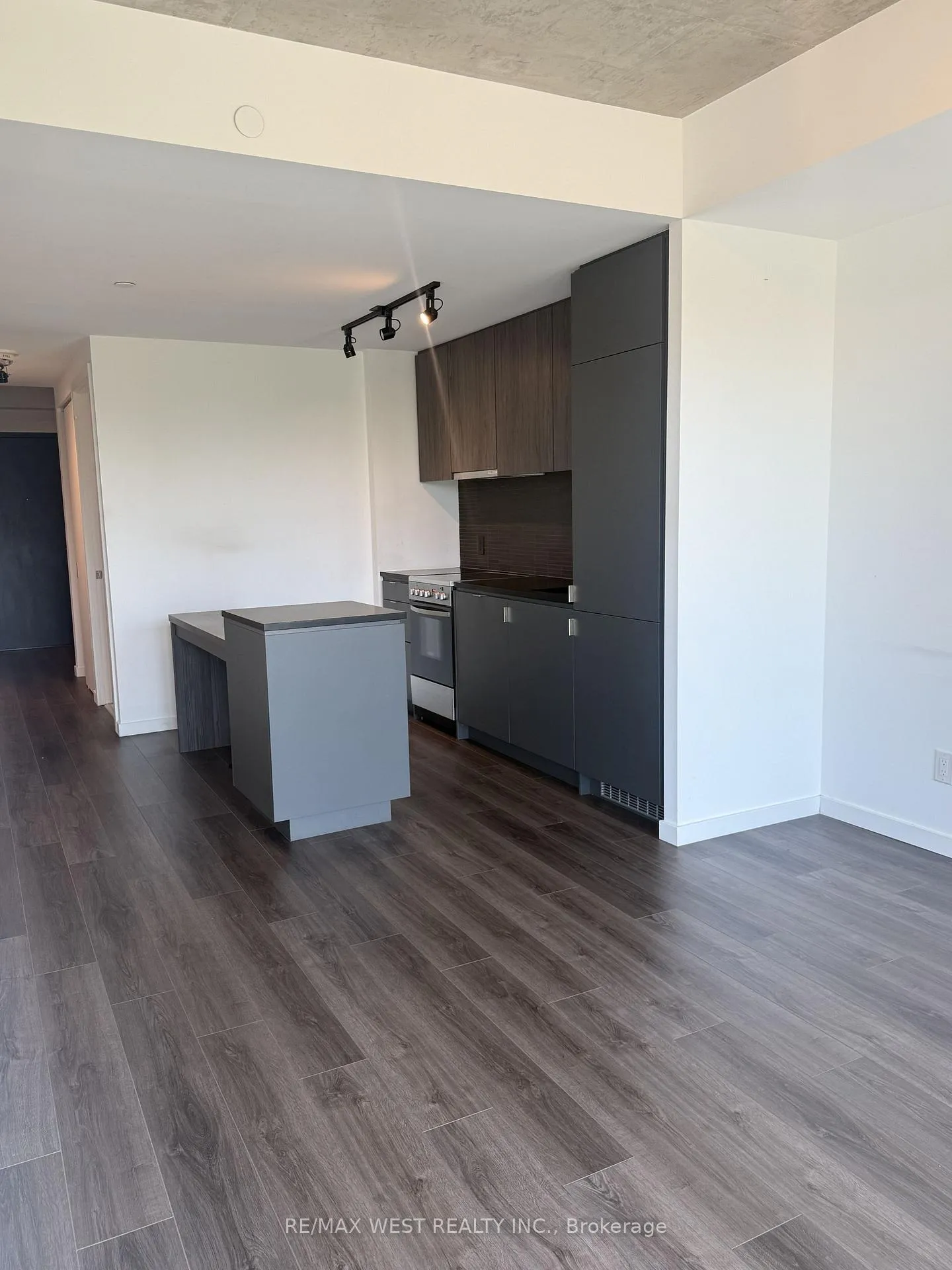 Photo 4 of Unit 407, 7 Smith Crescent, Etobicoke, Stonegate-Queensway — HOMEH