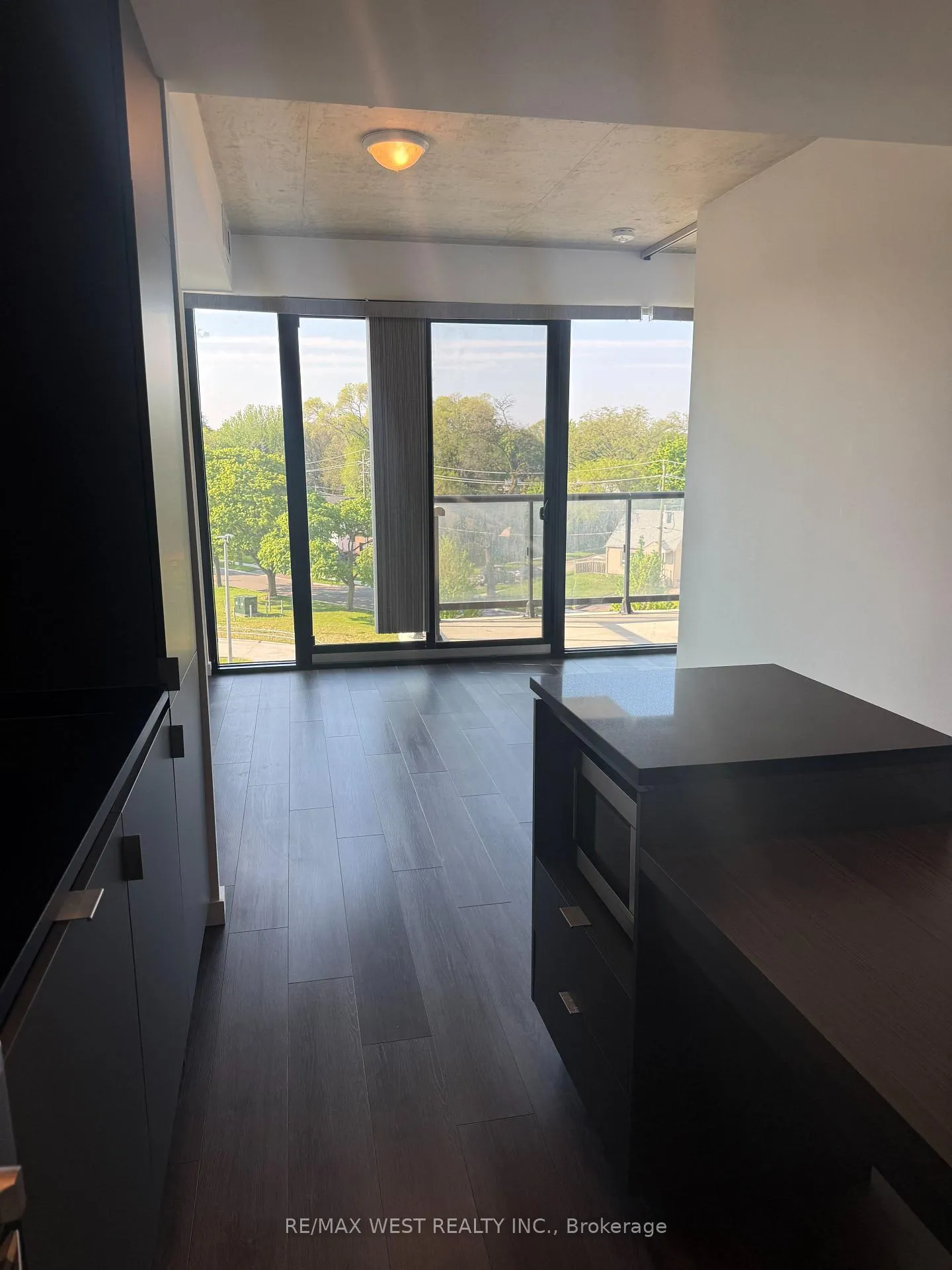 Photo 8 of Unit 407, 7 Smith Crescent, Etobicoke, Stonegate-Queensway — HOMEH