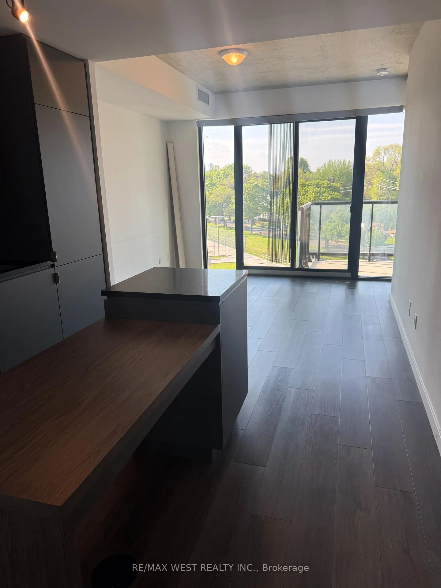 Photo 9 of Unit 407, 7 Smith Crescent, Etobicoke, Stonegate-Queensway — HOMEH