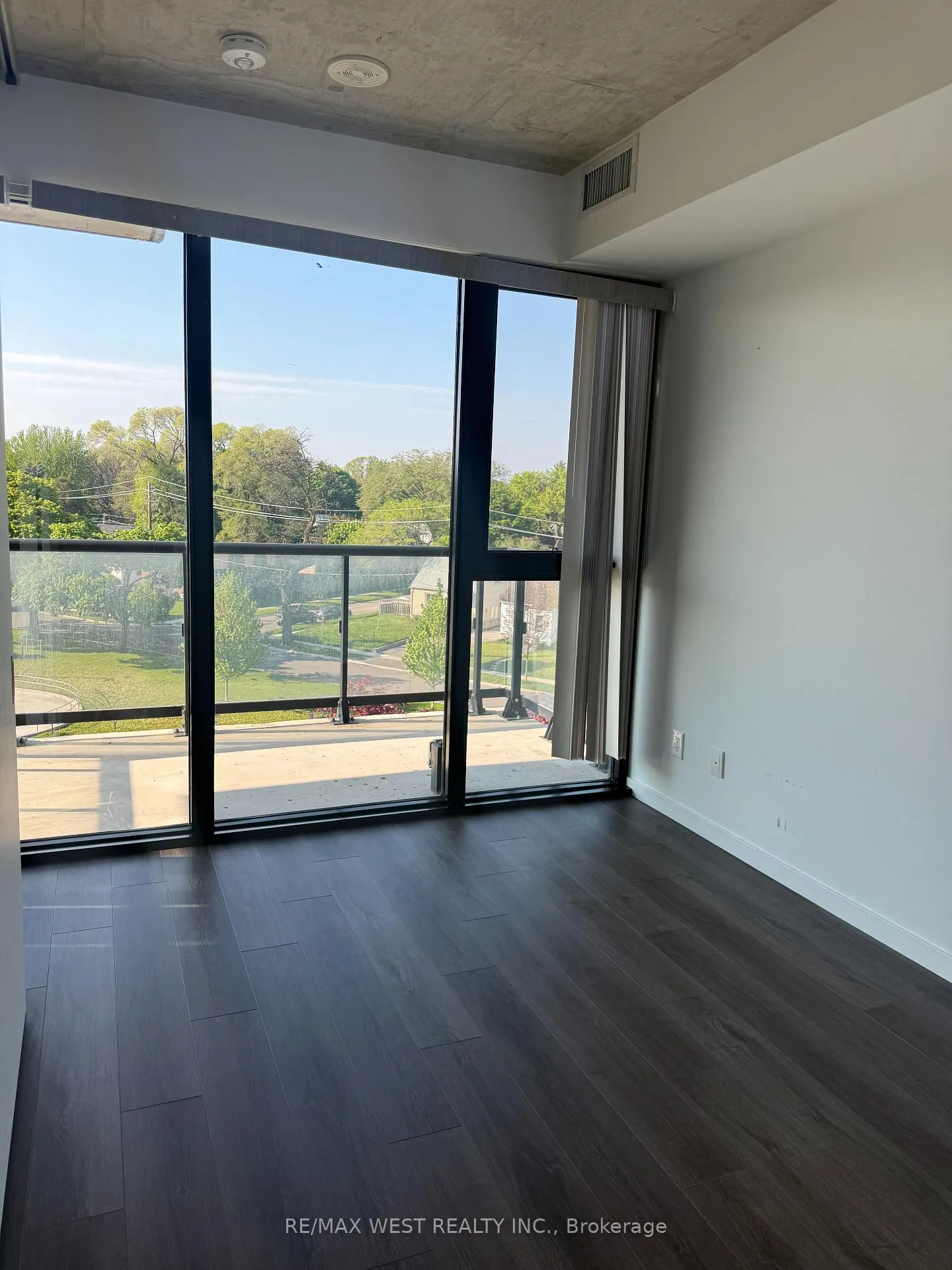 Photo 10 of Unit 407, 7 Smith Crescent, Etobicoke, Stonegate-Queensway — HOMEH